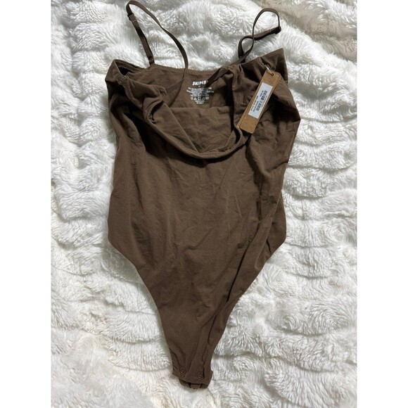 Skims Fits Everybody Cami Bodysuit oxide XS NWT onyx - Picture 4 of 5